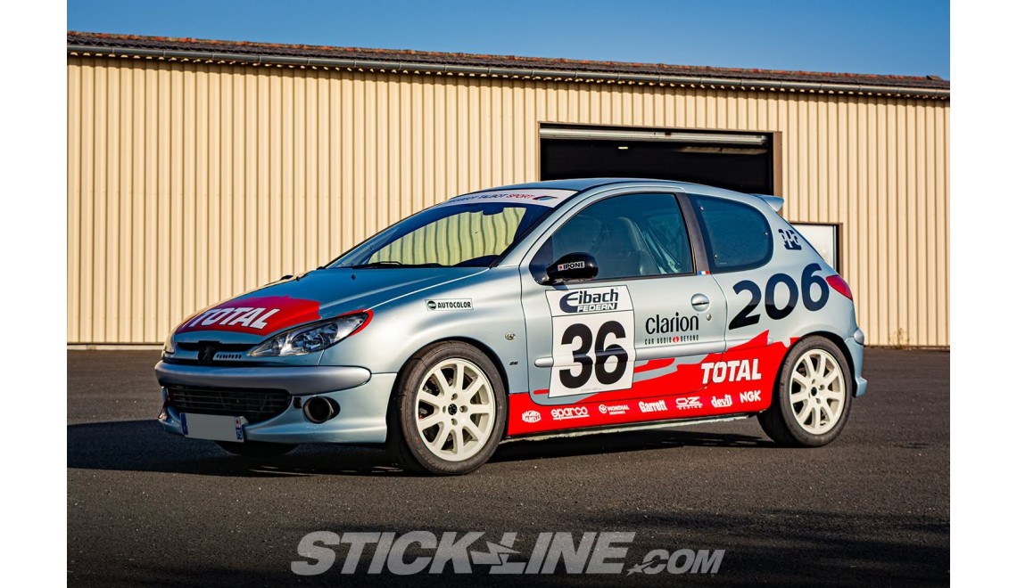 Porte numéro rallye : comment choisir le bon autocollant